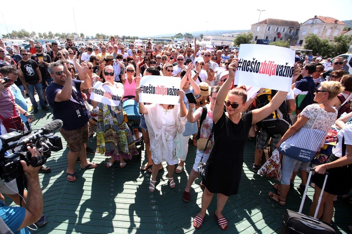 Prosvjed za besplatan trajekt za djecu s teškoćama u razvoju: "Dosta je čekanja"